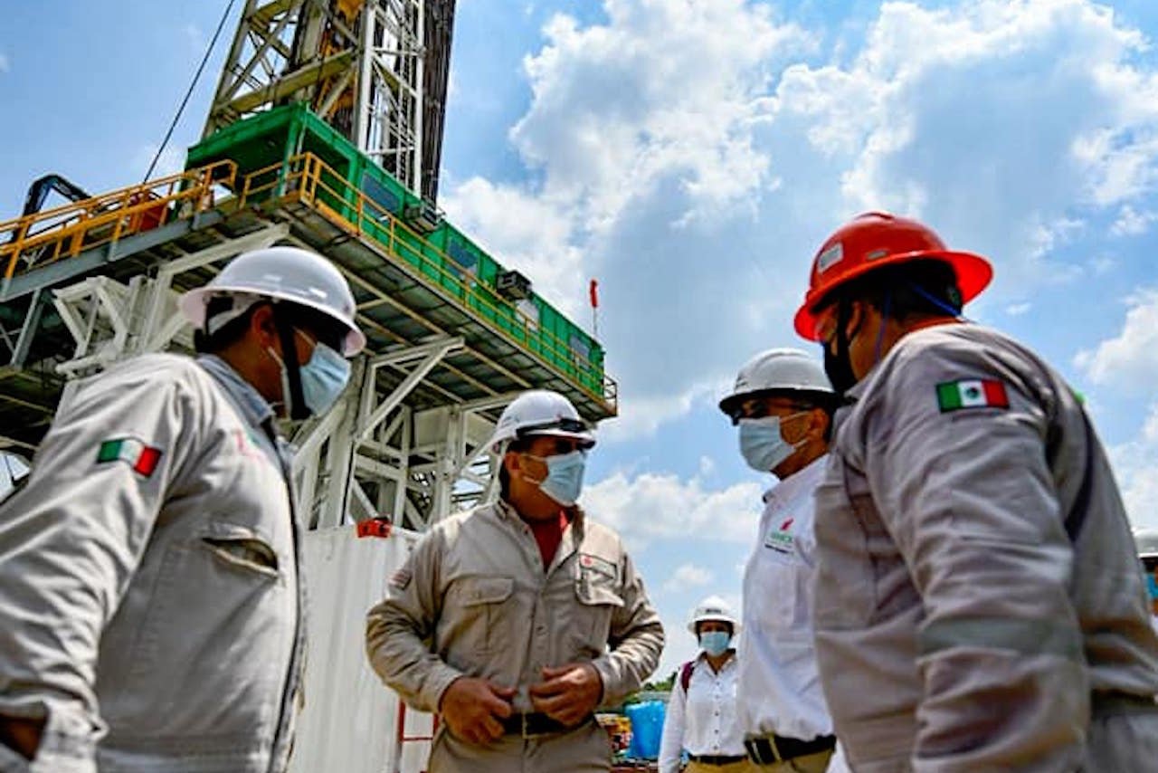 Conoce Reglamento de trabajo del personal de confianza Pemex